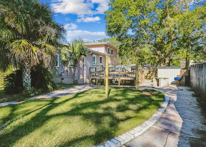 Holiday home Near Downtown House&apt - Woodland Escape