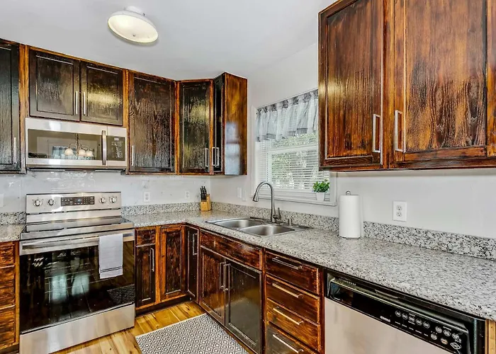 Near Downtown House&apt - Woodland Escape Holiday home Pensacola