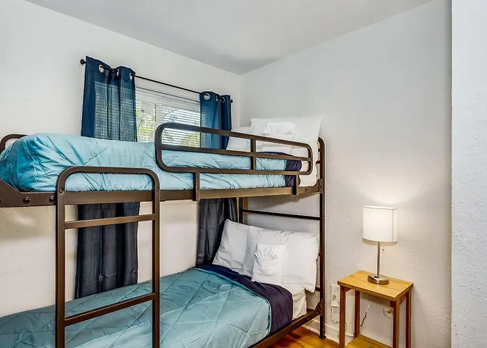 Near Downtown House&apt - Woodland Escape *
