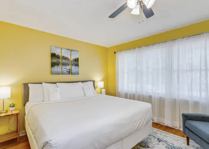 Holiday home Near Downtown House&apt - Woodland Escape