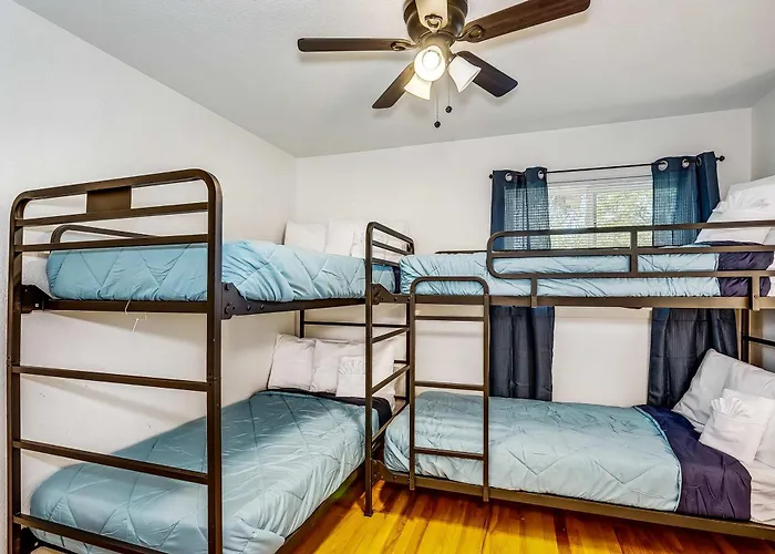 Holiday home Near Downtown House&apt - Woodland Escape *