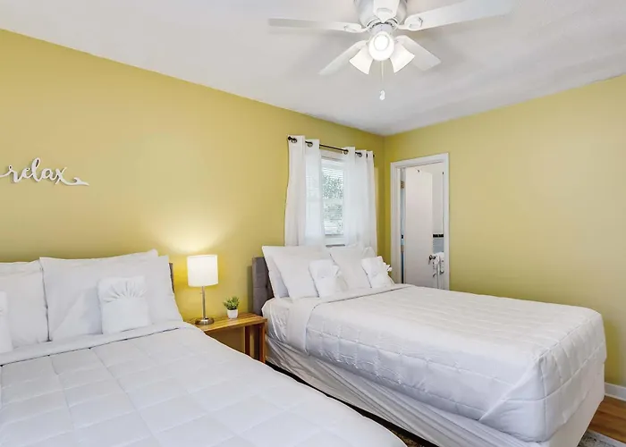 Near Downtown House&apt - Woodland Escape Holiday home Pensacola