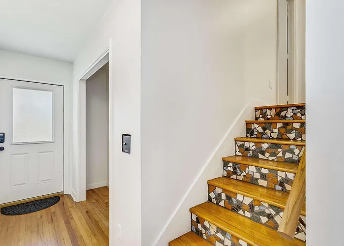 Holiday home Near Downtown House&apt - Woodland Escape