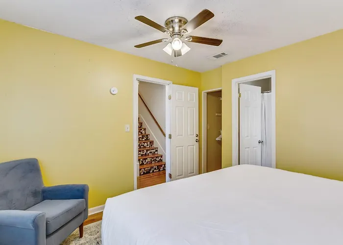 Holiday home Near Downtown House&apt - Woodland Escape *