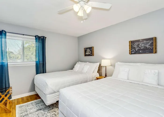 Near Downtown House&apt - Woodland Escape *
