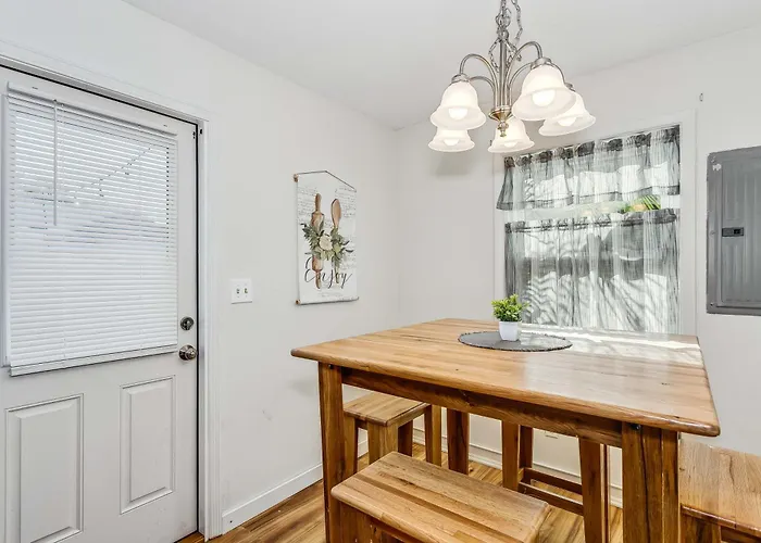 Holiday home Near Downtown House&apt - Woodland Escape