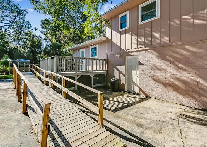 Holiday home Near Downtown House&apt - Woodland Escape
