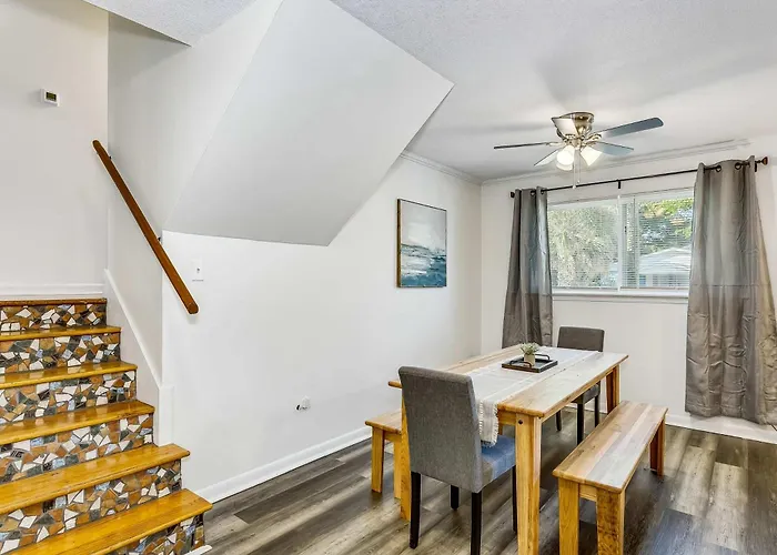 Near Downtown House&apt - Woodland Escape Holiday home *