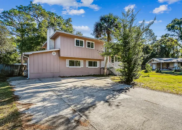 Holiday home Near Downtown House&apt - Woodland Escape